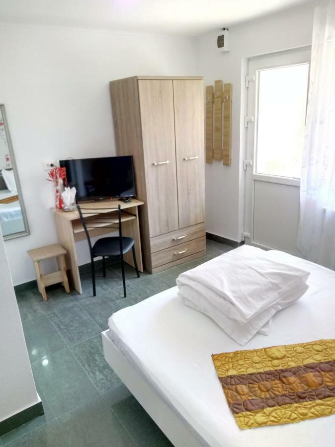 Camere De Inchiriat Carpati Hunedoara Exterior foto