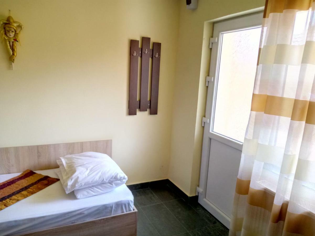Camere De Inchiriat Carpati Hunedoara Exterior foto