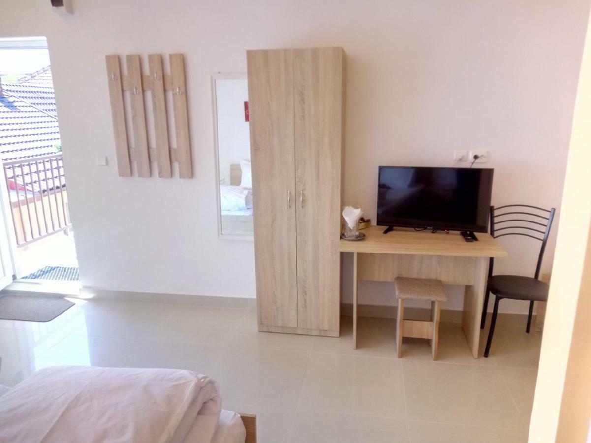 Camere De Inchiriat Carpati Hunedoara Exterior foto