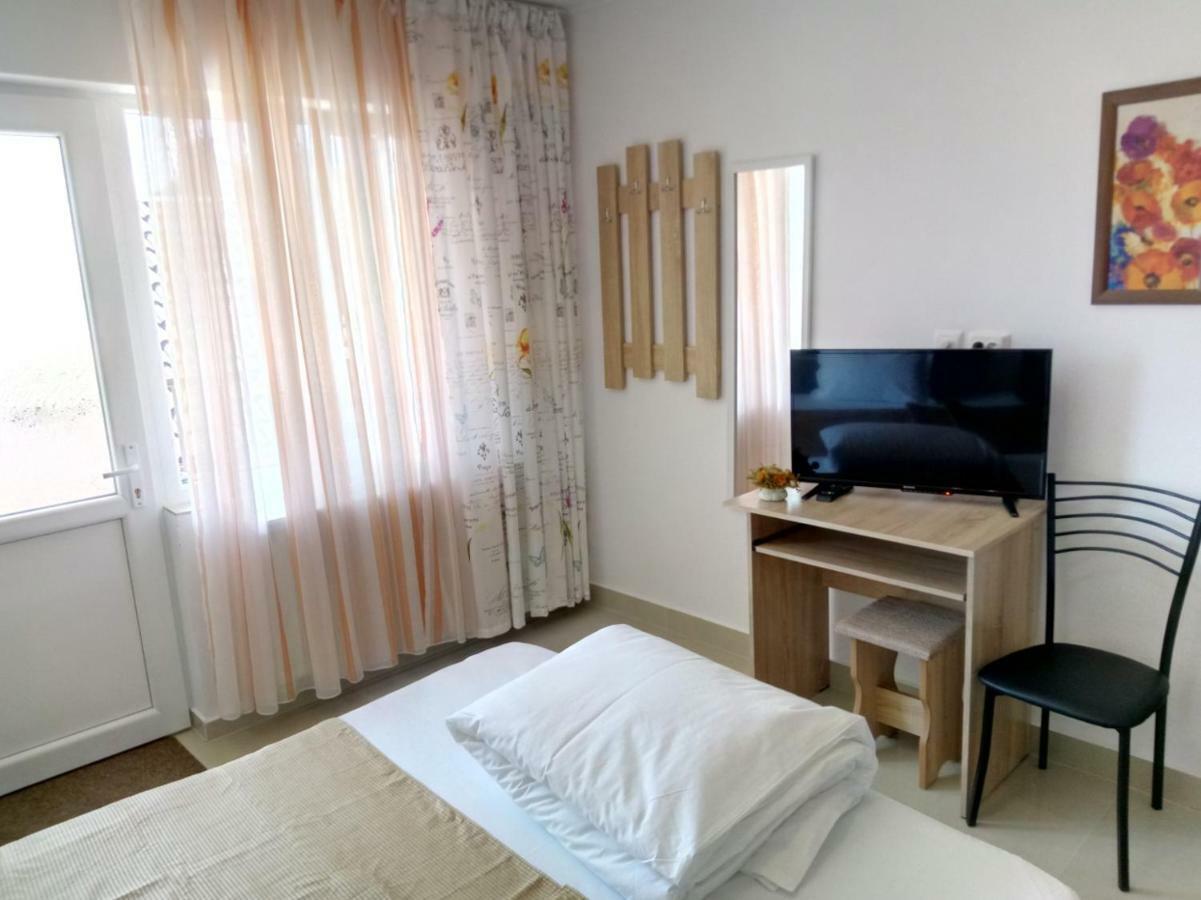 Camere De Inchiriat Carpati Hunedoara Exterior foto