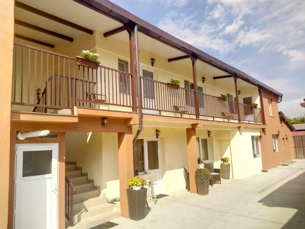 Camere De Inchiriat Carpati Hunedoara Exterior foto