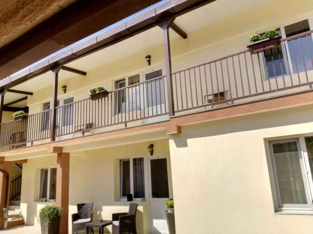 Camere De Inchiriat Carpati Hunedoara Exterior foto